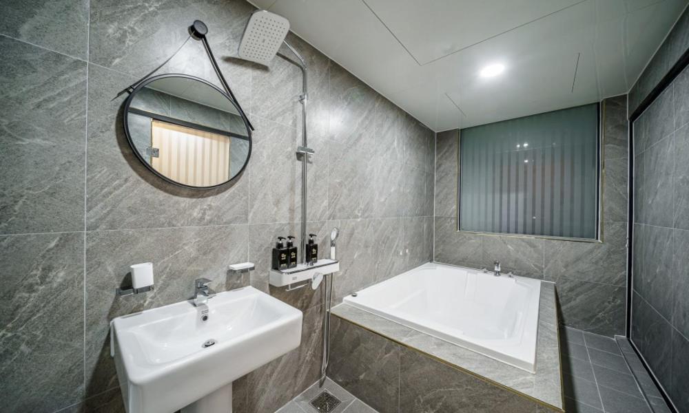 G7 Hotel Dongducheon Bagian luar foto