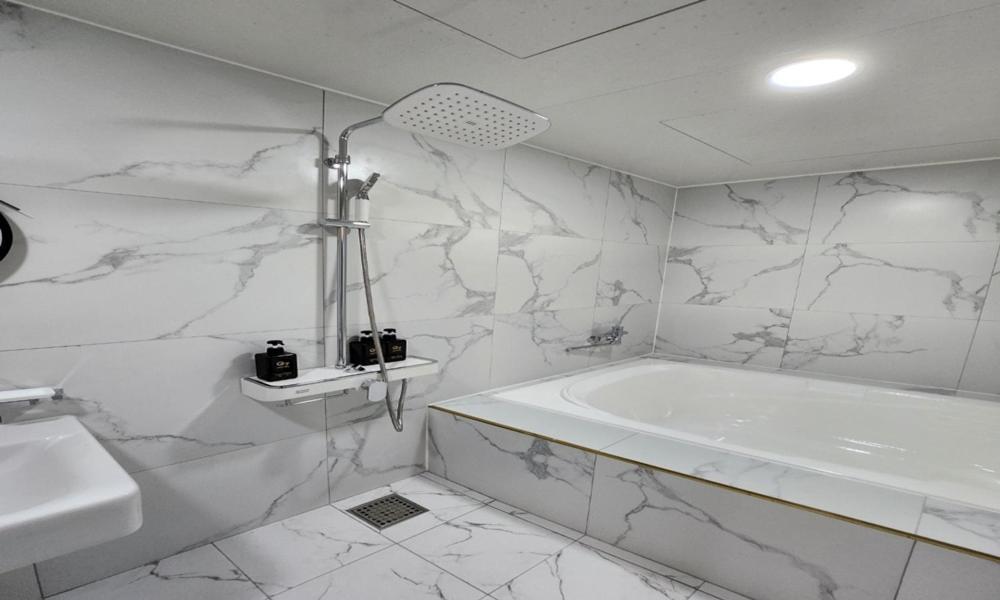 G7 Hotel Dongducheon Bagian luar foto
